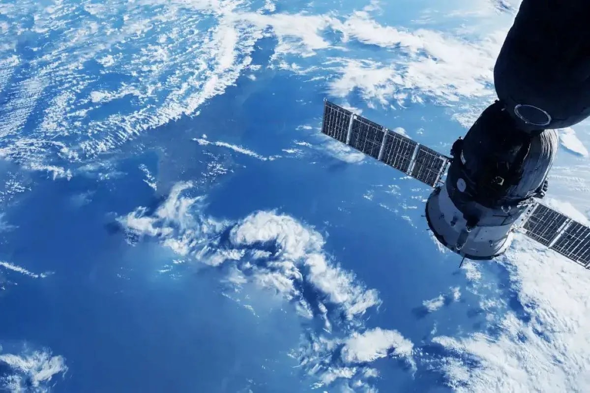 Google-announces-ambitious-plan-to-launch-AI-datacenters-into-space.