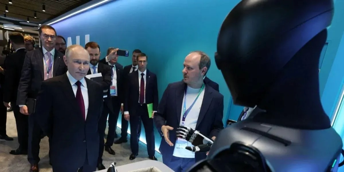 Russian-Humanoid-Robot-Dances-For-Putin-At-Moscow-AI-Conference