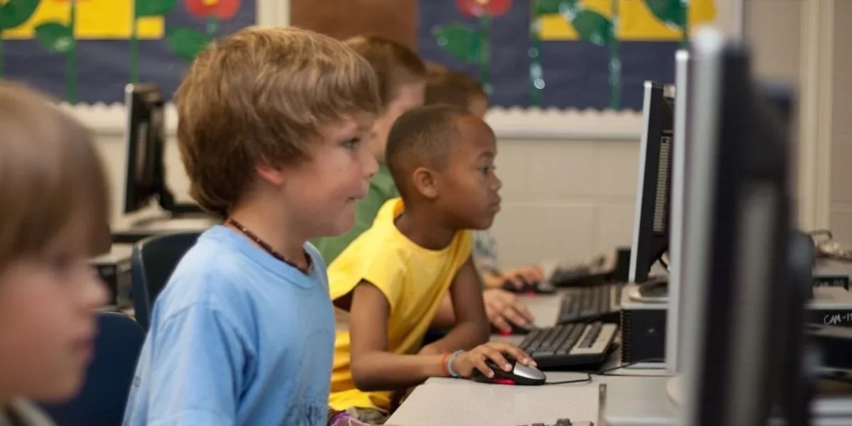 Washington-Schools-Embrace-AI-With-Free-Microsoft-Tools-For-Students.