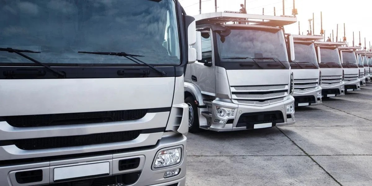 How is license plate recognition software used to support field service fleets?