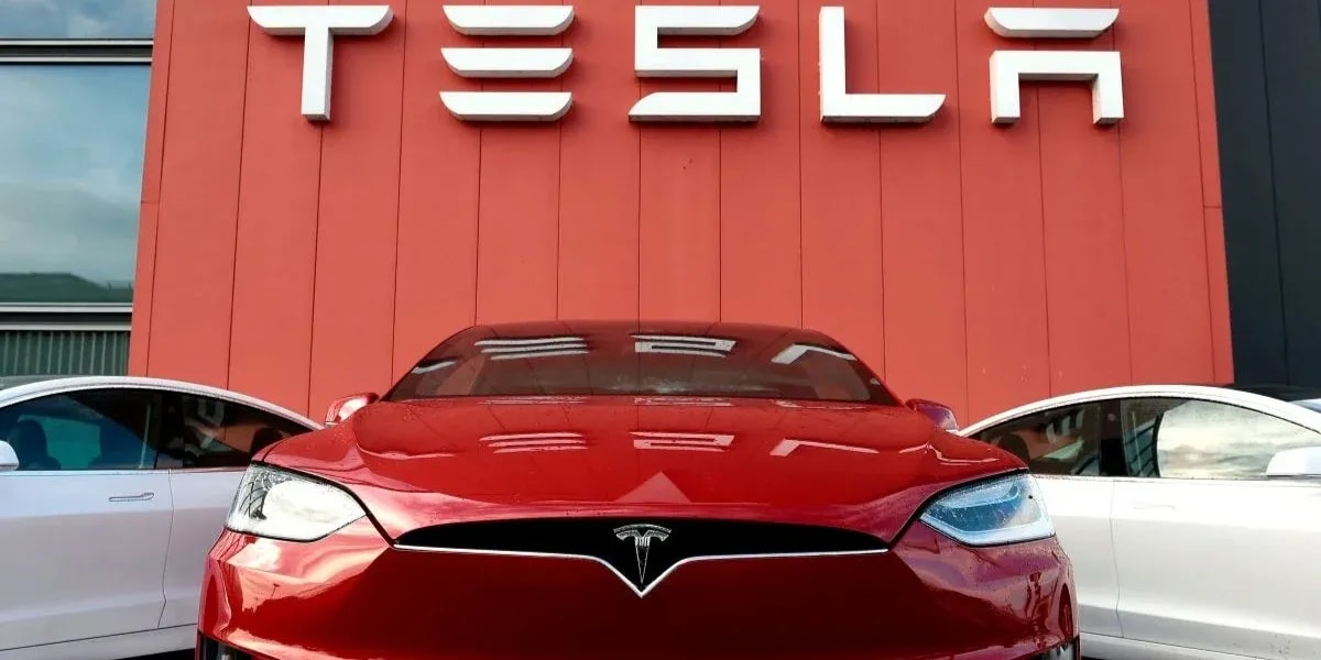 Tesla-Plans-Massive-Chip-Manufacturing-Plant-To-Fuel-AI-Ambitions.