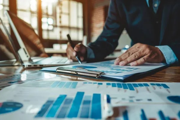 Pipeline Management and Deal Progression Agents