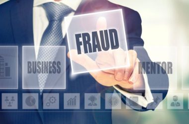 What are the warning signs of synthetic identity fraud