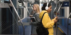 Infographic shows how AI is revolutionizing public transportation systems